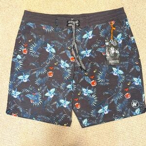 NWT Men’s size 34 Baja Llama boardshorts